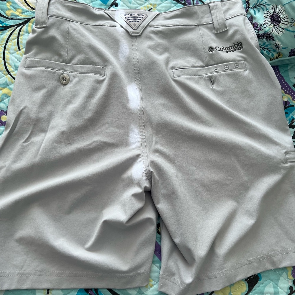 Men’s size 28 Columbia shorts